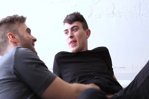 Gabriel Clark pounds Frankie V